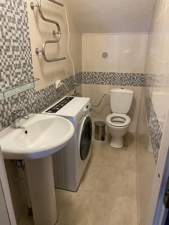 Коттедж с дизайнерской отделкой и камином