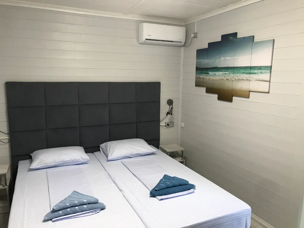 Домик на 6 человек с бассейном