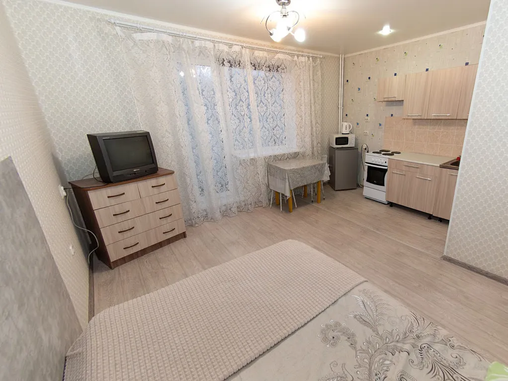 Квартира Уютная студия с лоджией в тени тополей — аренда посуточно в Магнитогорск