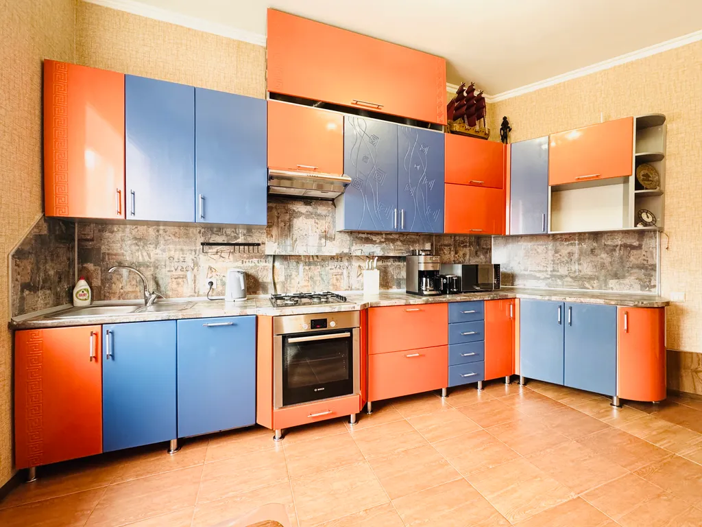 Дом с бассейном и баней возле курзоны