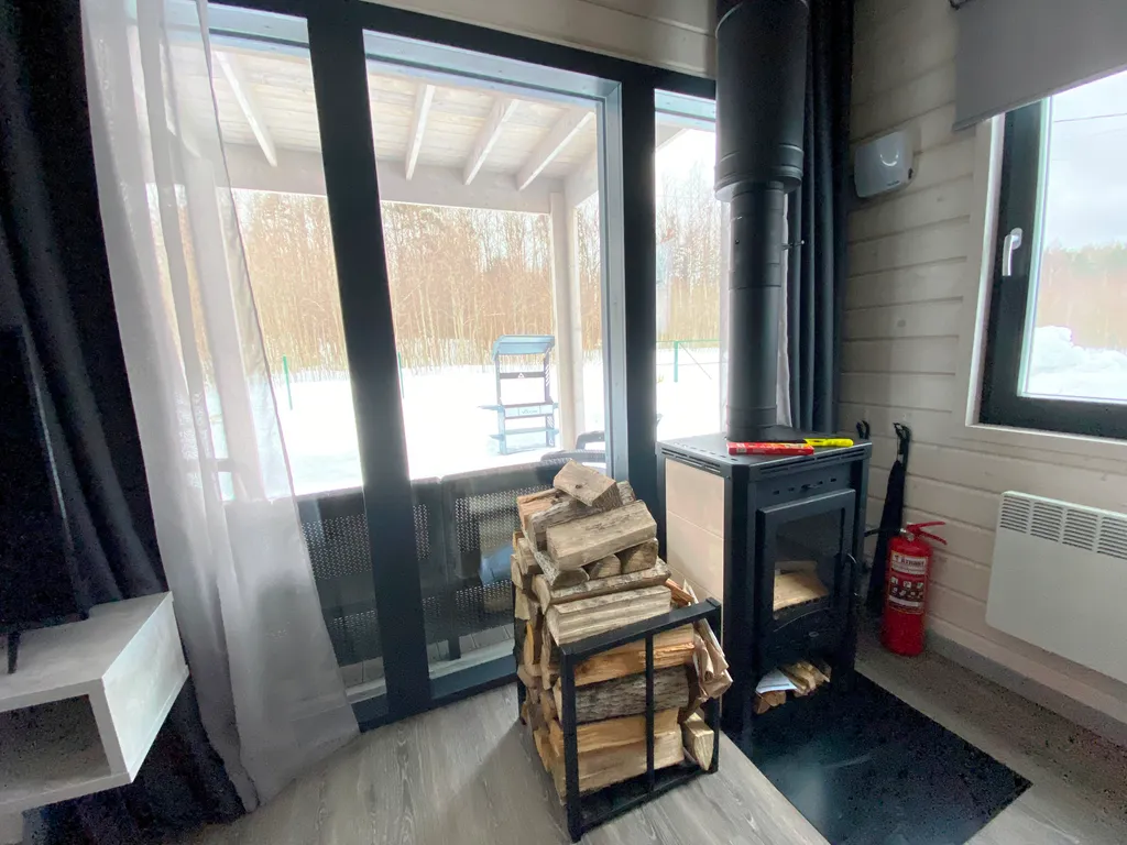 Новый комфортабельный дом для отдыха на берегу лесного озера