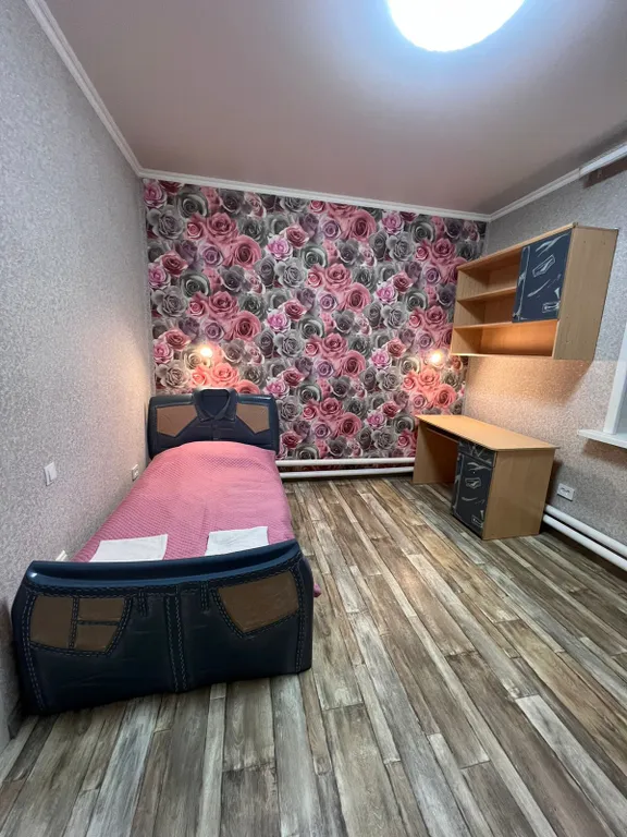 Большой двухэтажный дом