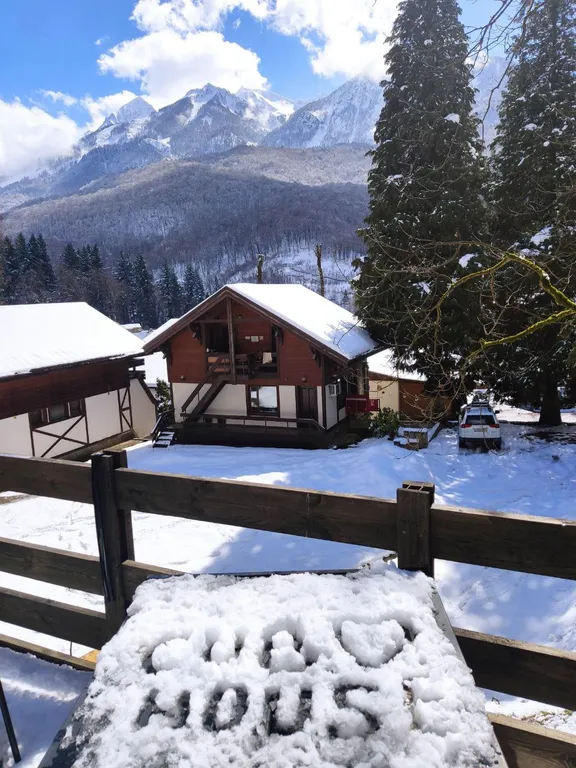 Уютный домик с видом на горы