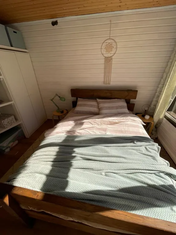 Домик у снежных вершин