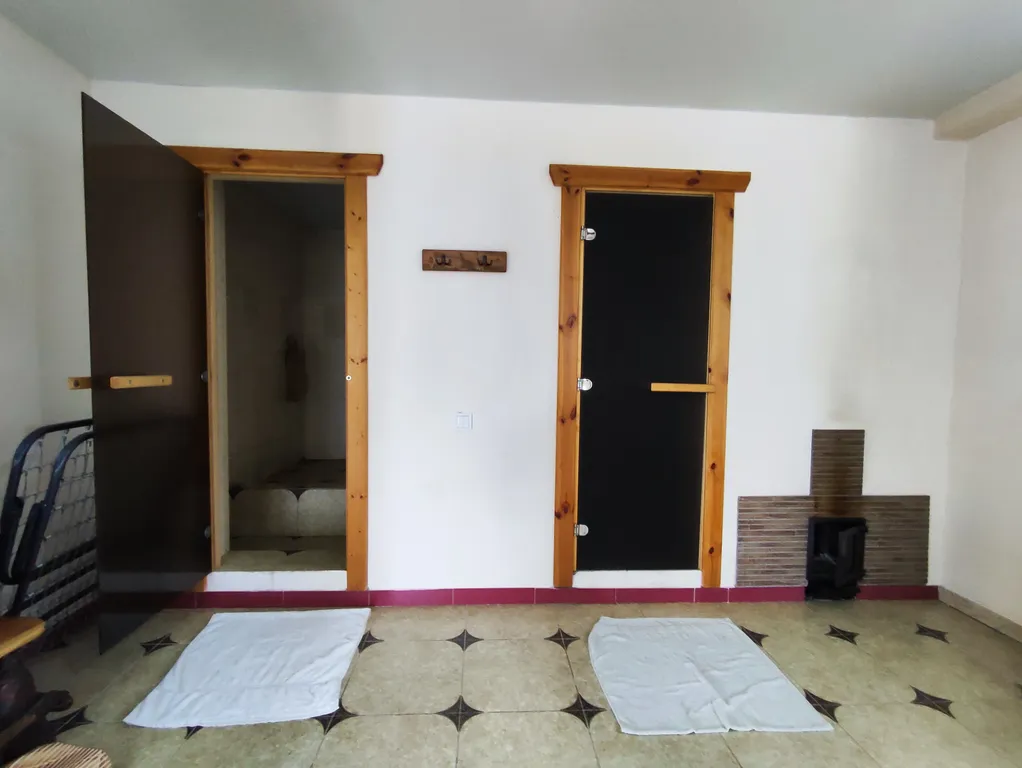 Шикарный дом с сауной и бильярдом.