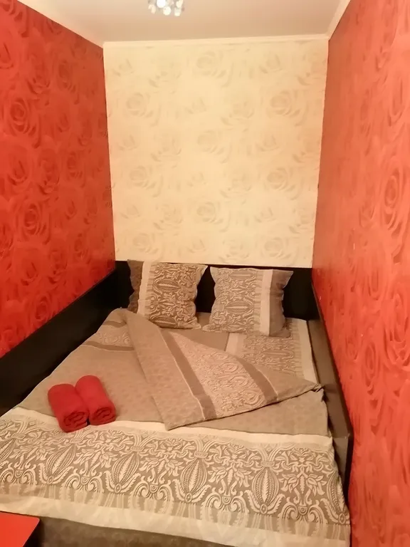 Ж. Д. Вокзал, к-тр галактика, центр города.