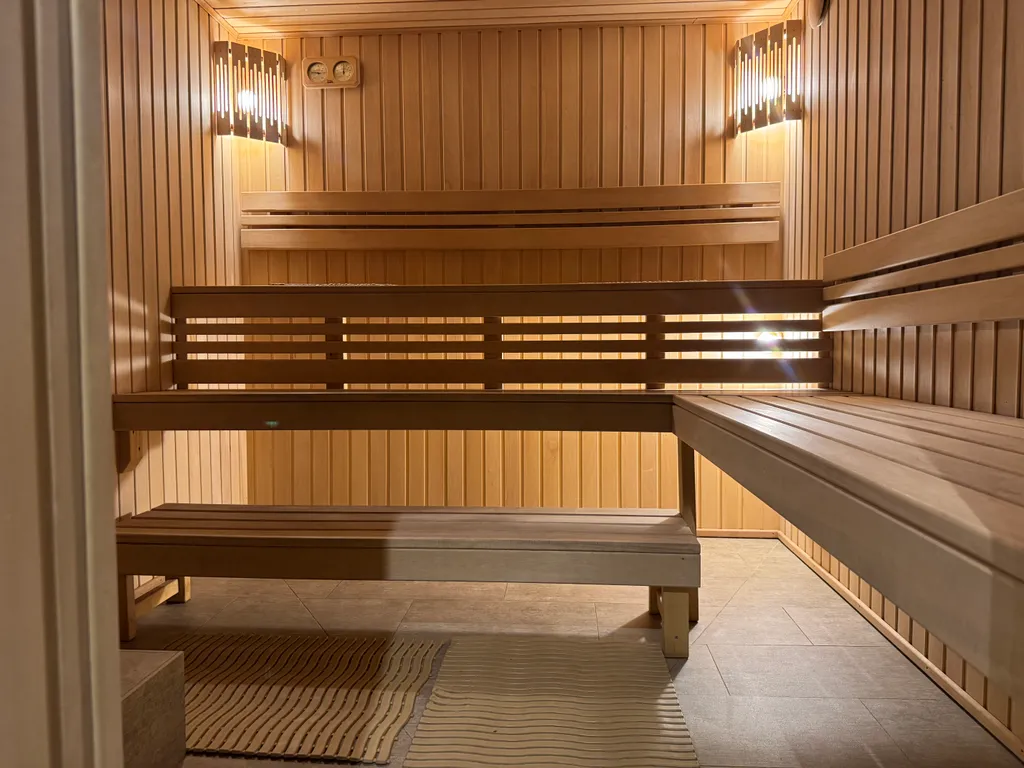 Часть дома на море с баней