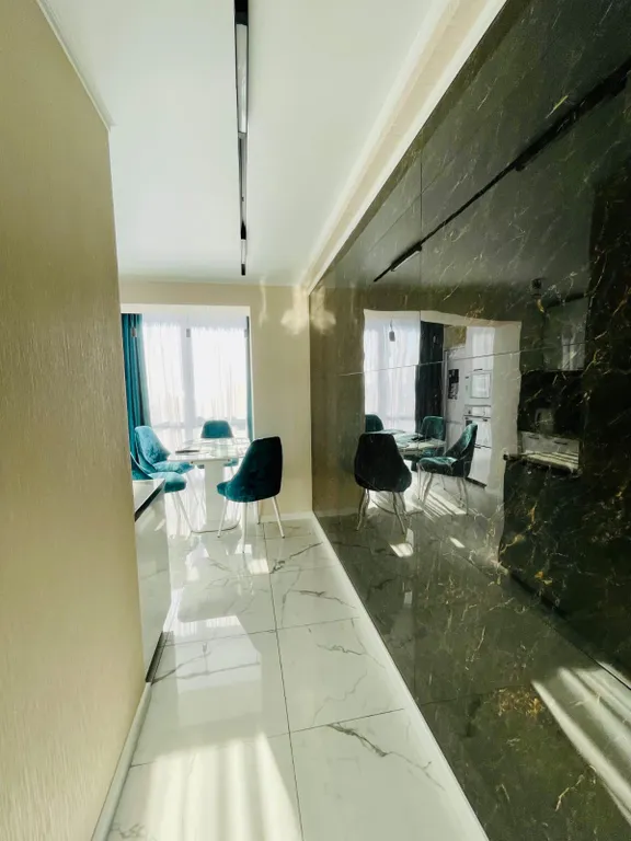 2-комнатная квартира с панорамными окнами и с видом на море