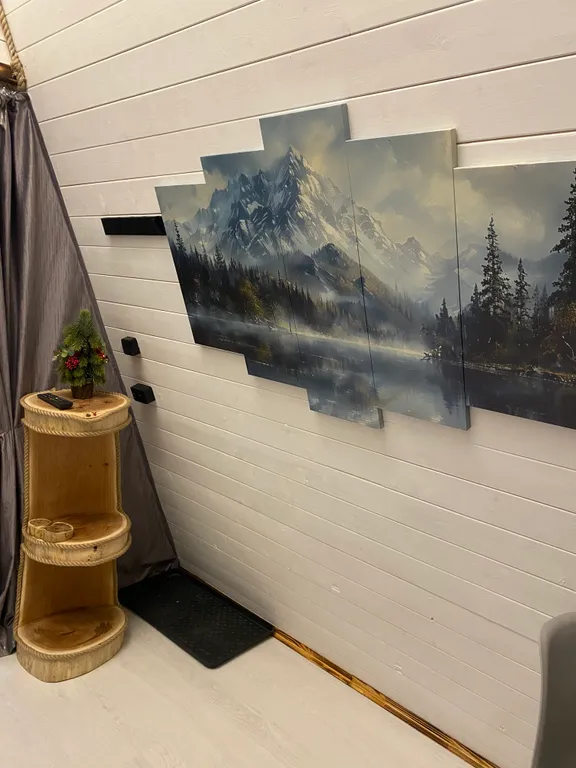 Афрейм на опушке леса с бассейном