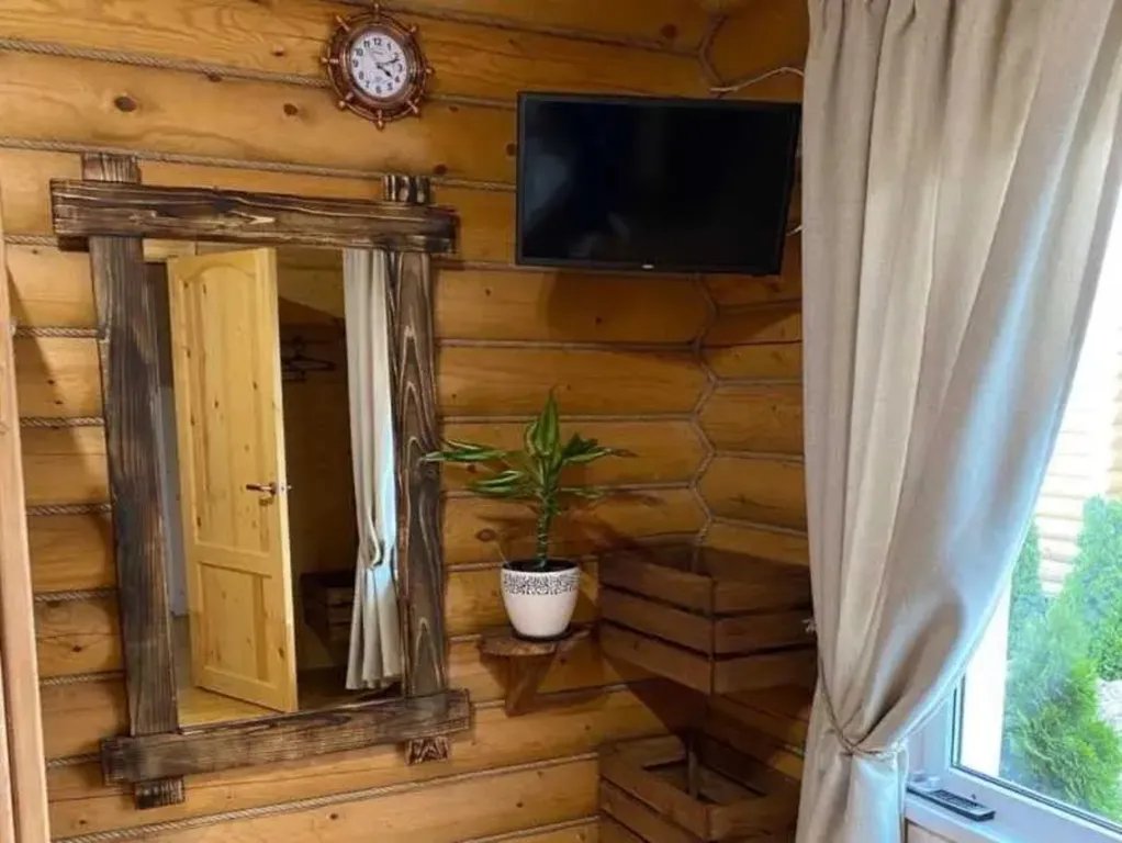 Коттедж Уютный Малый домик отдельный с террасой — Кучугуры