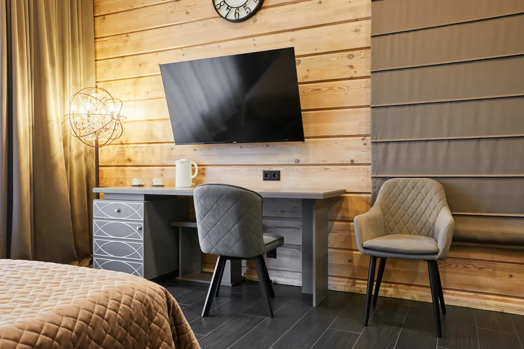 Полулюкс с кроватью размера kihg-size и видом на озеро