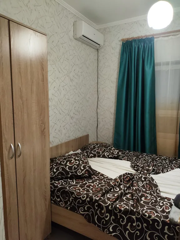 Семейный двухкомнатный номер с изолированными комнатами и с балконом