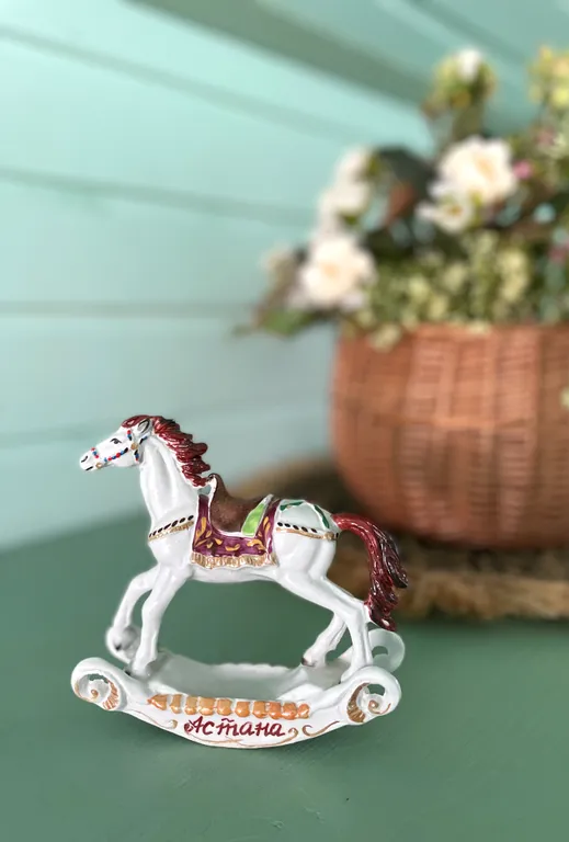 Домик мечты в самом живописном месте города, у реки и озера