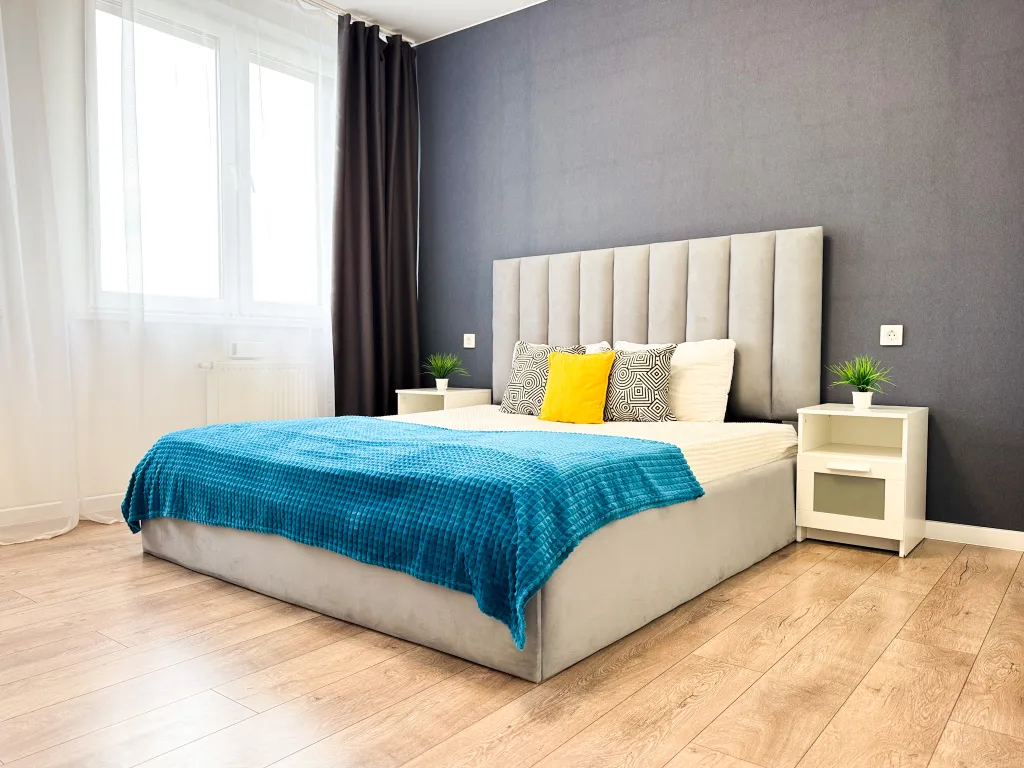 Рядом с площадью Победы