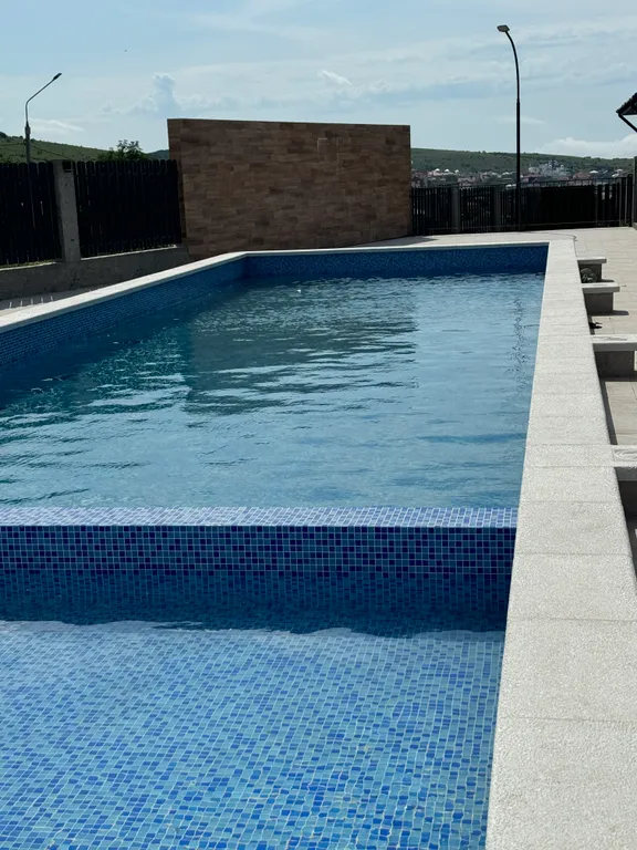 Дом с бассейном