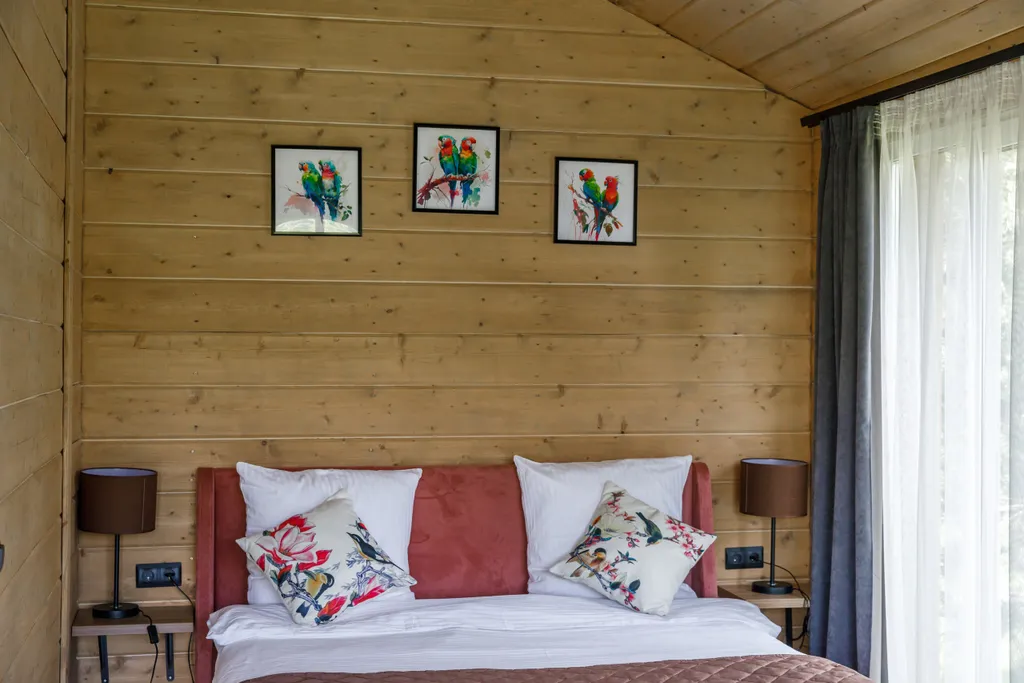 Коттедж в лесу у пруда