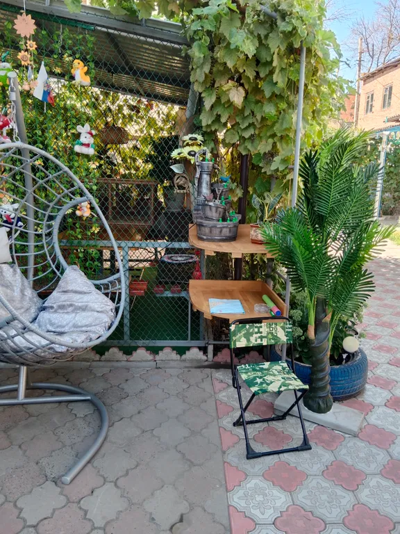 Уютная комната-студия в центре города с цветущим двориком с фонтанчиками