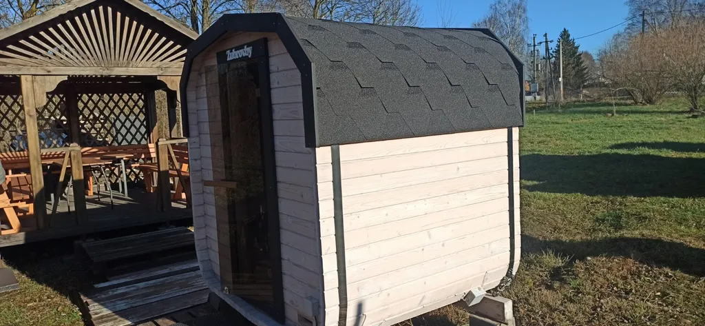 Уютный дом на берегу озера с сауной