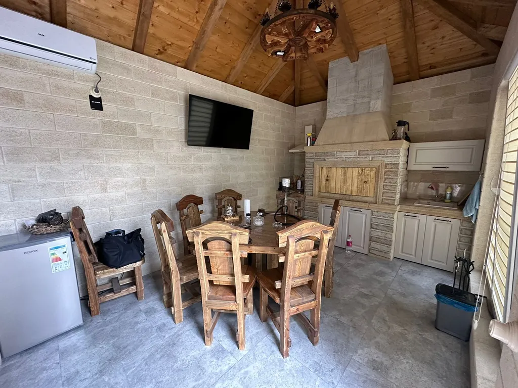 Уютный брусовый дом на берегу