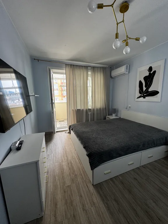 Стильная двушка в сердце города! Рядом набережная и Броско Молл