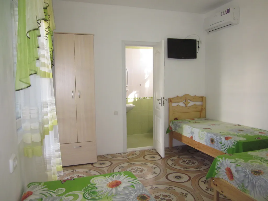 Квартира Апартаменты с кухней четырёхместные, отдельный вход — аренда посуточно в Орджоникидзе