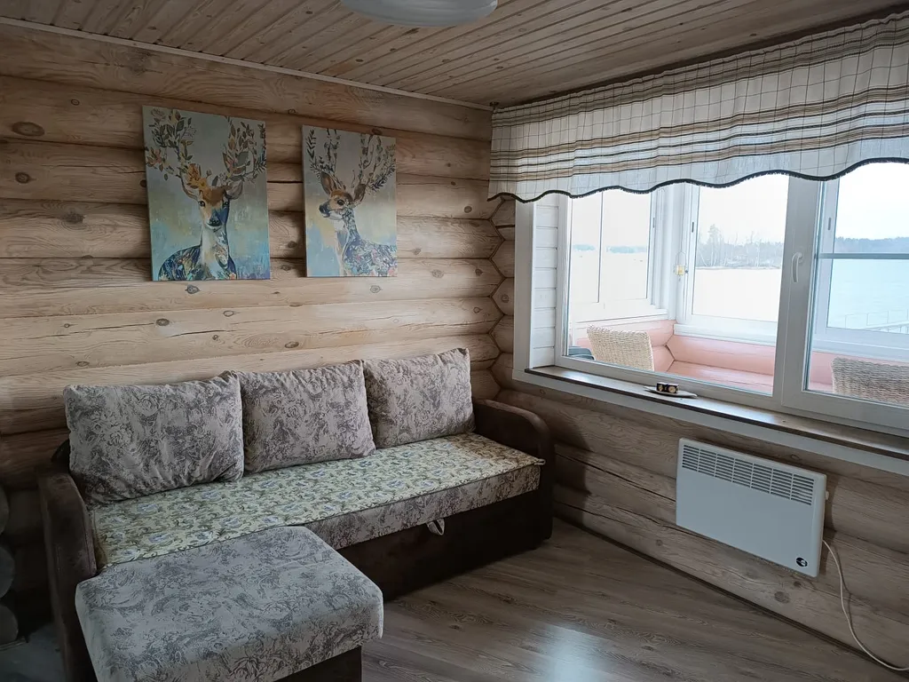 Дом на берегу Ладожского озера