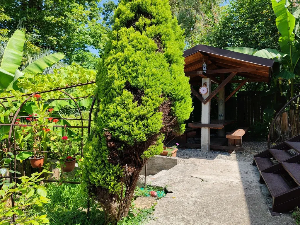 Коттедж Уютный дом в 300 метрах от моря для большой семьи или компании друзей — Нижняя Хобза