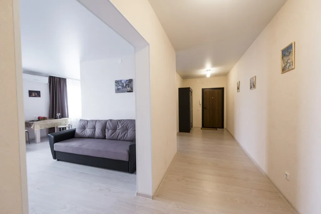 2-комнатня квартира (рядом Суворовское училище и Хилтон)