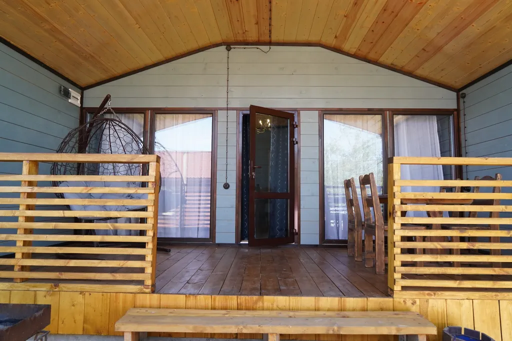 Уютный домик на берегу у моря