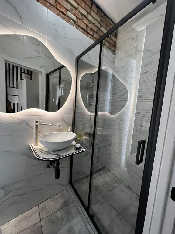 Новая студия в самом центре Гродно с видом на пешеходную улицу