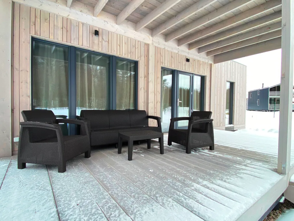 Новый комфортабельный дом для отдыха на берегу лесного озера