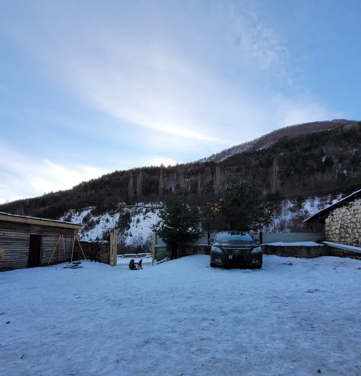 Дом в горах Осетии по пути к Цею и Мамисону