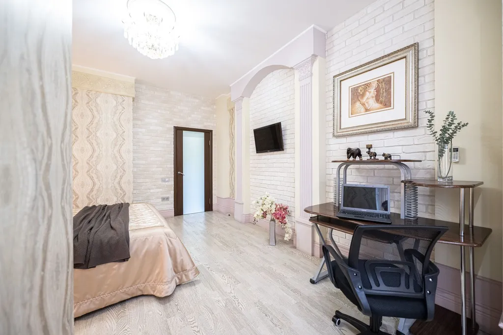 Большая квартира с кондиционерами и камином