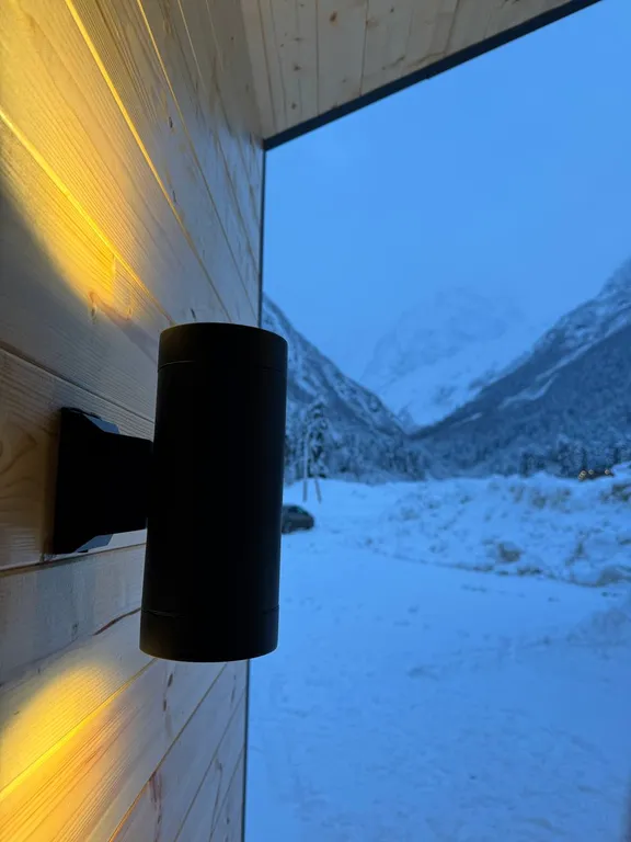 Двухкомнатный дом с видом на горы и реку