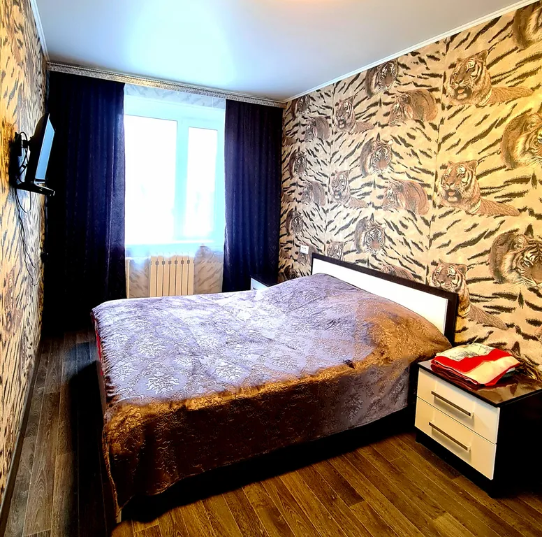 Уютная комната на красной линии