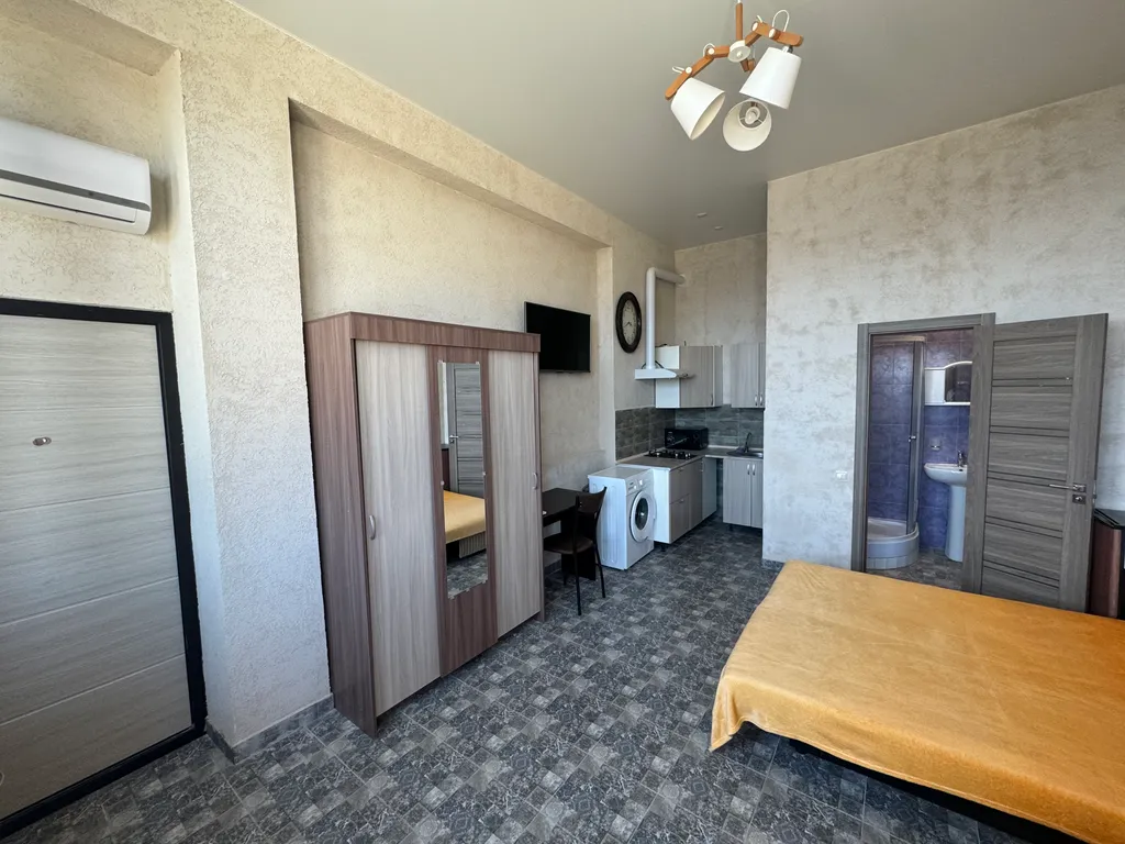 Четырехместный Люкс студия со своей кухней и отдельным входом