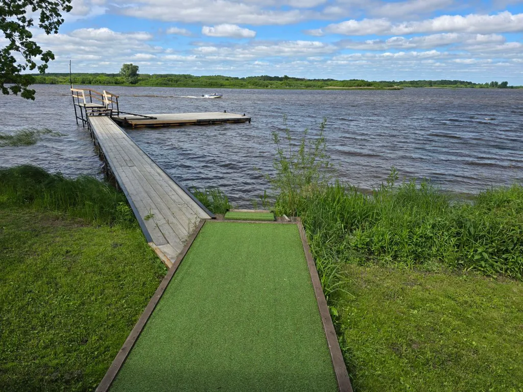 Дом с баней на берегу