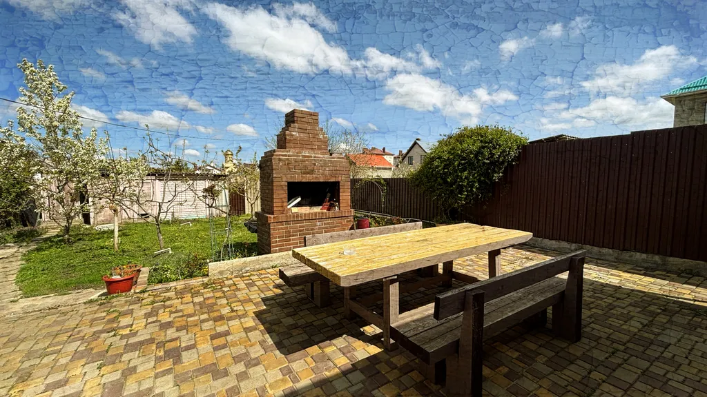 Дом в Анапе с банным чаном для дружной компании в окружении сада