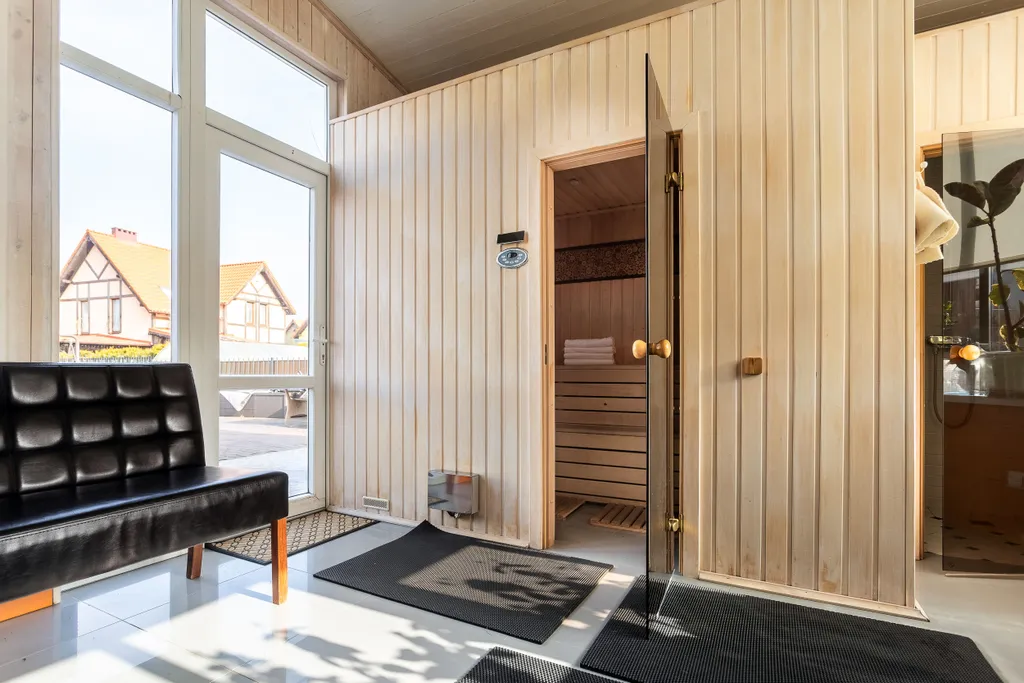 Дом с сауной и теплым бассейном