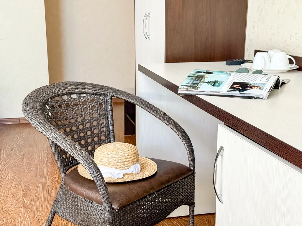 Трехместный мансардный номер в центре, в 7 минутах до моря, с парковкой