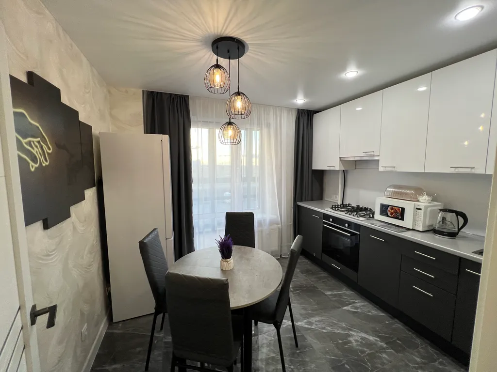 Современная уютная квартира в развивающемся районе города — аренда посуточно в Борисовичи