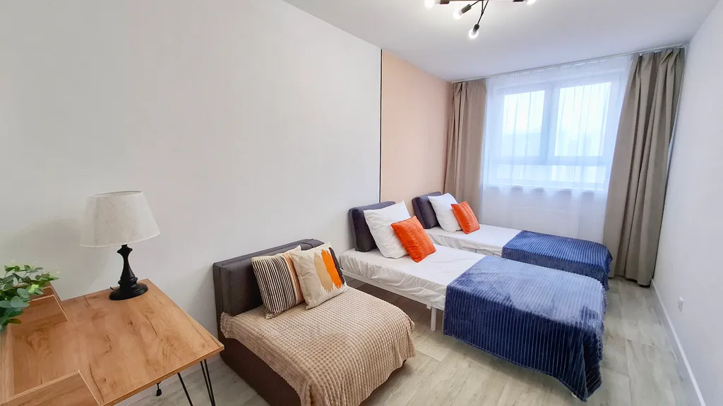 Квартира с видом на Уральские горы и реку Исеть! от 1 до 8 гостей.