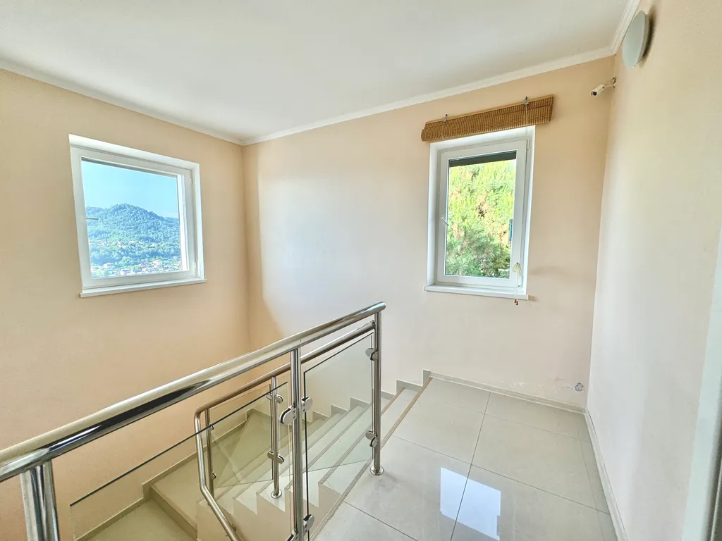 Дом с бассейном