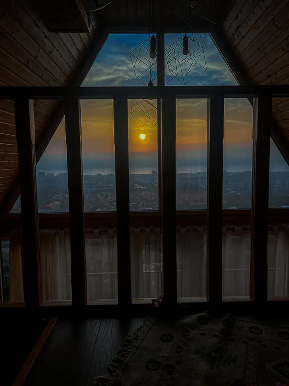 Коттедж с панорамным видом на город