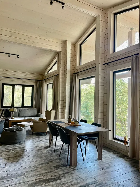 Сказочное шале в лесу