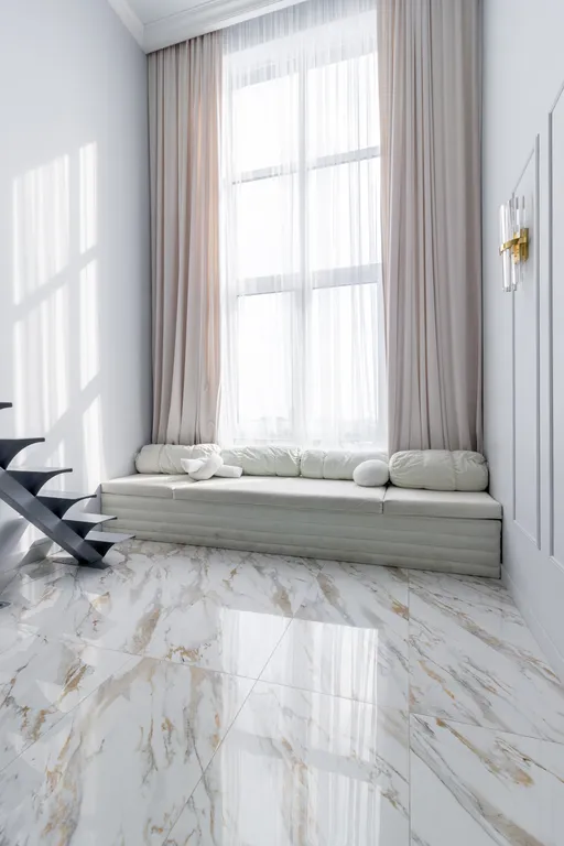 Двухуровневая студия с панорамным видом на город