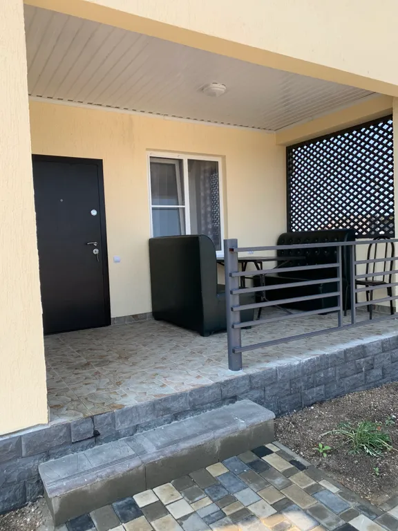 Двухкомнатный апартамент с кухней и террасой на Азовском море