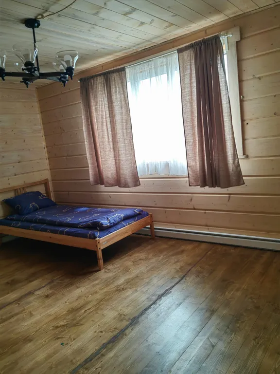 Дом с видом на церковь