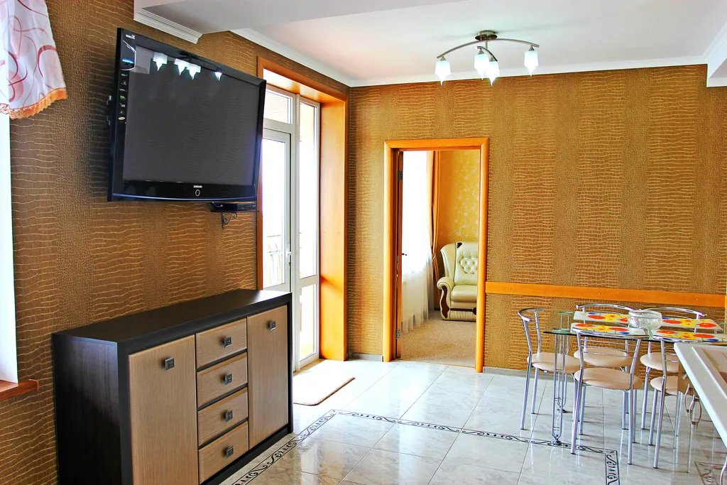 Дом с бассейном