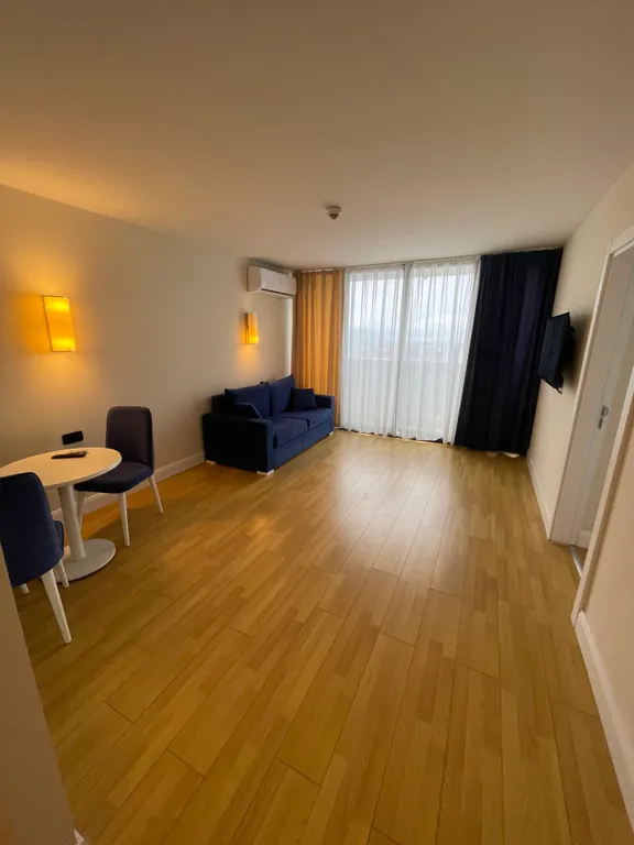 Апартаменты 2 х комнатные с видом на море на высоком этаже